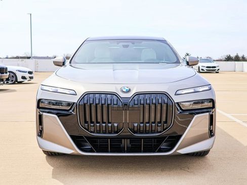 New 2026 BMW 760i xDrive image 2