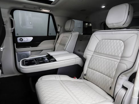 Used 2021 Lincoln Navigator Black Label image 23