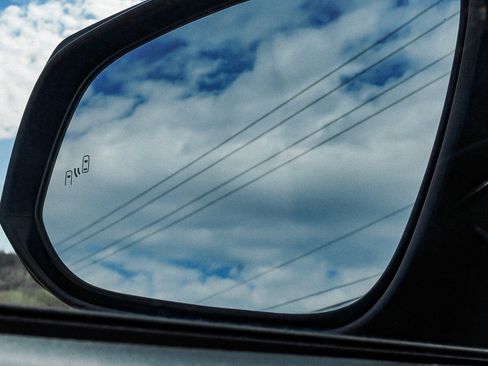 Used 2017 Toyota Tacoma TRD Off-Road w/ Premium & Technology Package image 23