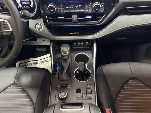Used 2025 Toyota Highlander XSE image 37