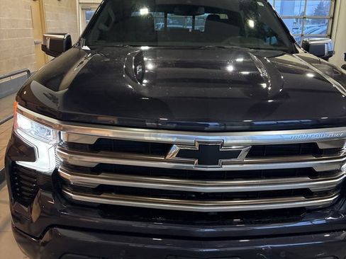 Used 2022 Chevrolet Silverado 1500 High Country w/ High Country Premium Package image 9