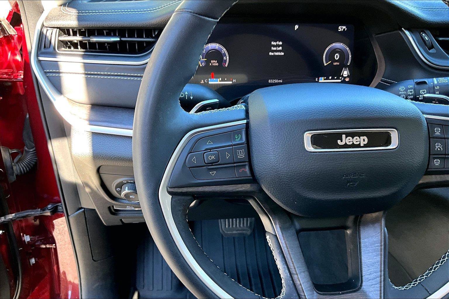 Used 2023 Jeep Grand Cherokee L Limited w/ Luxury Tech Group II AWD/4WD image 18