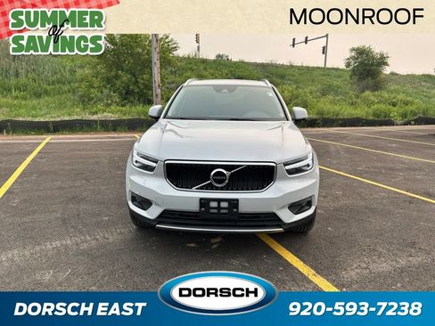 Used 2022 Volvo XC40 T5 Momentum w/ Premium Package AWD/4WD image 3