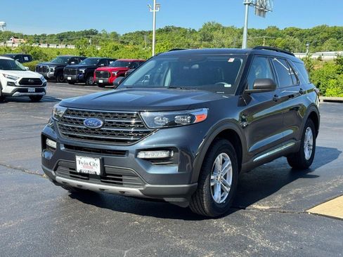 Used 2022 Ford Explorer XLT w/ Equipment Group 202A AWD/4WD image 8