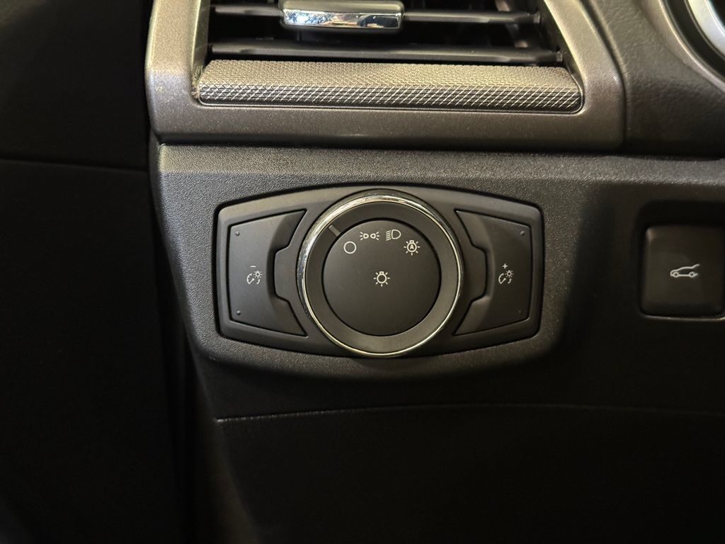 Used 2019 Ford Fusion SE AWD/4WD image 18