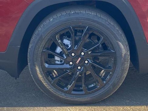 Used 2024 GMC Terrain SLE w/ Driver Convenience Package image 23