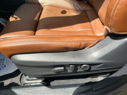 Used 2020 Subaru Outback Touring AWD/4WD image 12