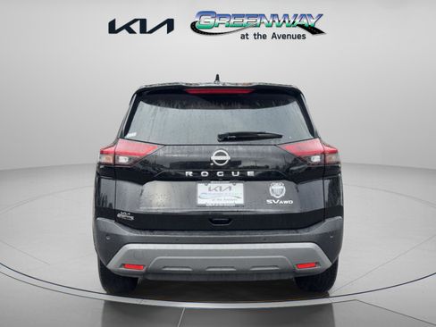 Used 2023 Nissan Rogue SV image 3