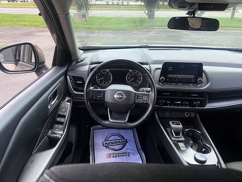 Certified 2025 Nissan Rogue SV AWD/4WD image 27