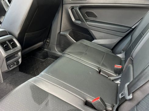 Used 2021 Volkswagen Tiguan SE w/ Panoramic Sunroof Package image 5