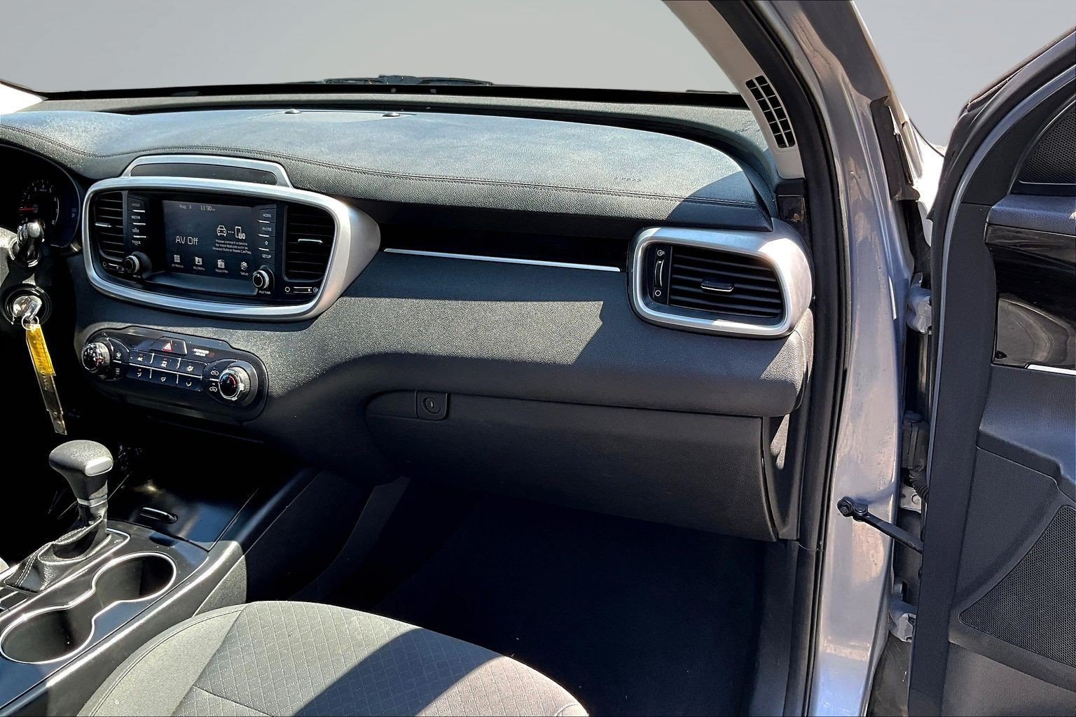 Used 2020 Kia Sorento LX FWD image 25