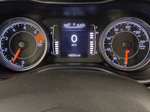 Used 2019 Jeep Cherokee Latitude w/ Popular Appearance Group FWD image 23