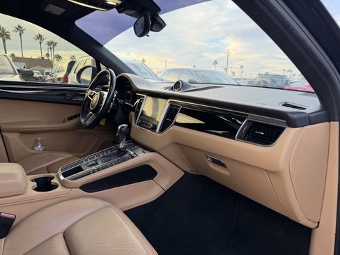 Used 2017 Porsche Macan image 31