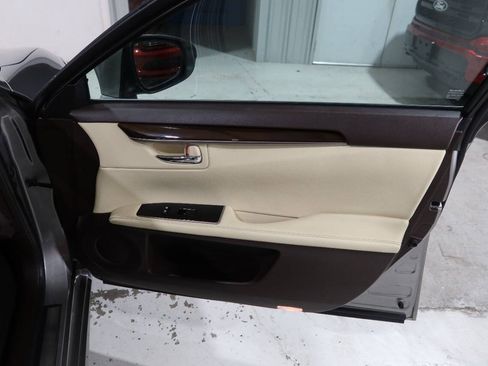 Used 2018 Lexus ES 350 w/ Luxury Package w/Wood Trim FWD image 30