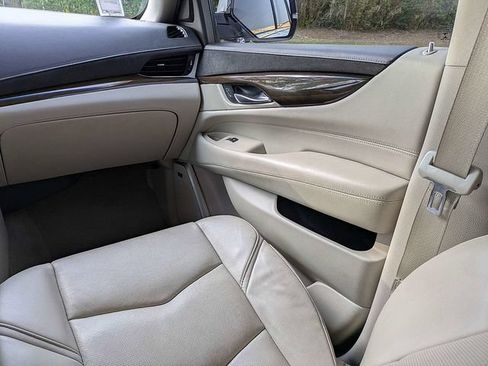 Used 2020 Cadillac Escalade Premium Luxury w/ LPO, Radiant Package AWD/4WD image 19