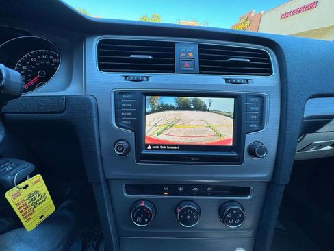 Used 2016 Volkswagen Golf S image 12