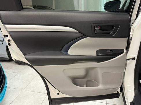 Used 2017 Toyota Highlander Plus image 17