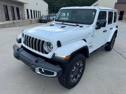 Used 2024 Jeep Wrangler Unlimited Sahara AWD/4WD image 9