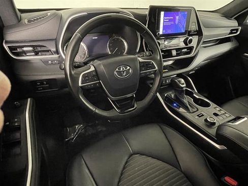 Used 2023 Toyota Highlander XSE image 11