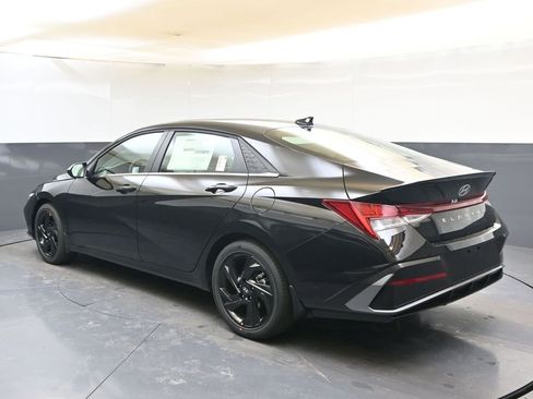 New 2026 Hyundai Elantra SEL Sport image 3