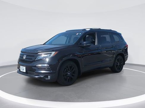 Used 2017 Honda Pilot Touring image 1