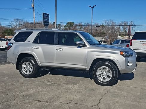 Used 2016 Toyota 4Runner SR5 image 2