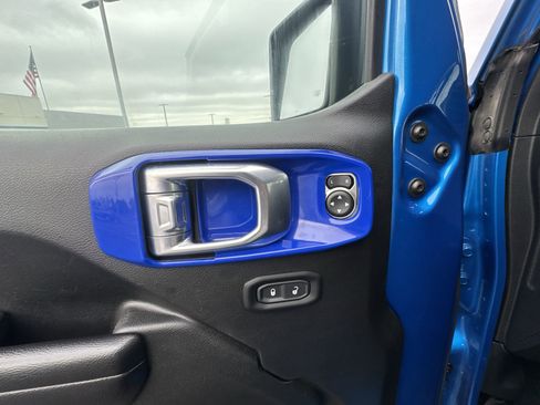 Used 2021 Jeep Gladiator Sport image 13