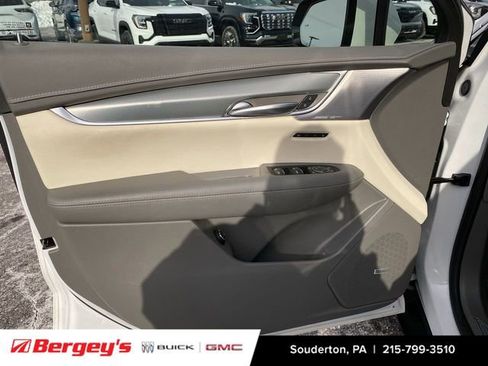 Used 2023 Cadillac XT5 Premium Luxury image 25