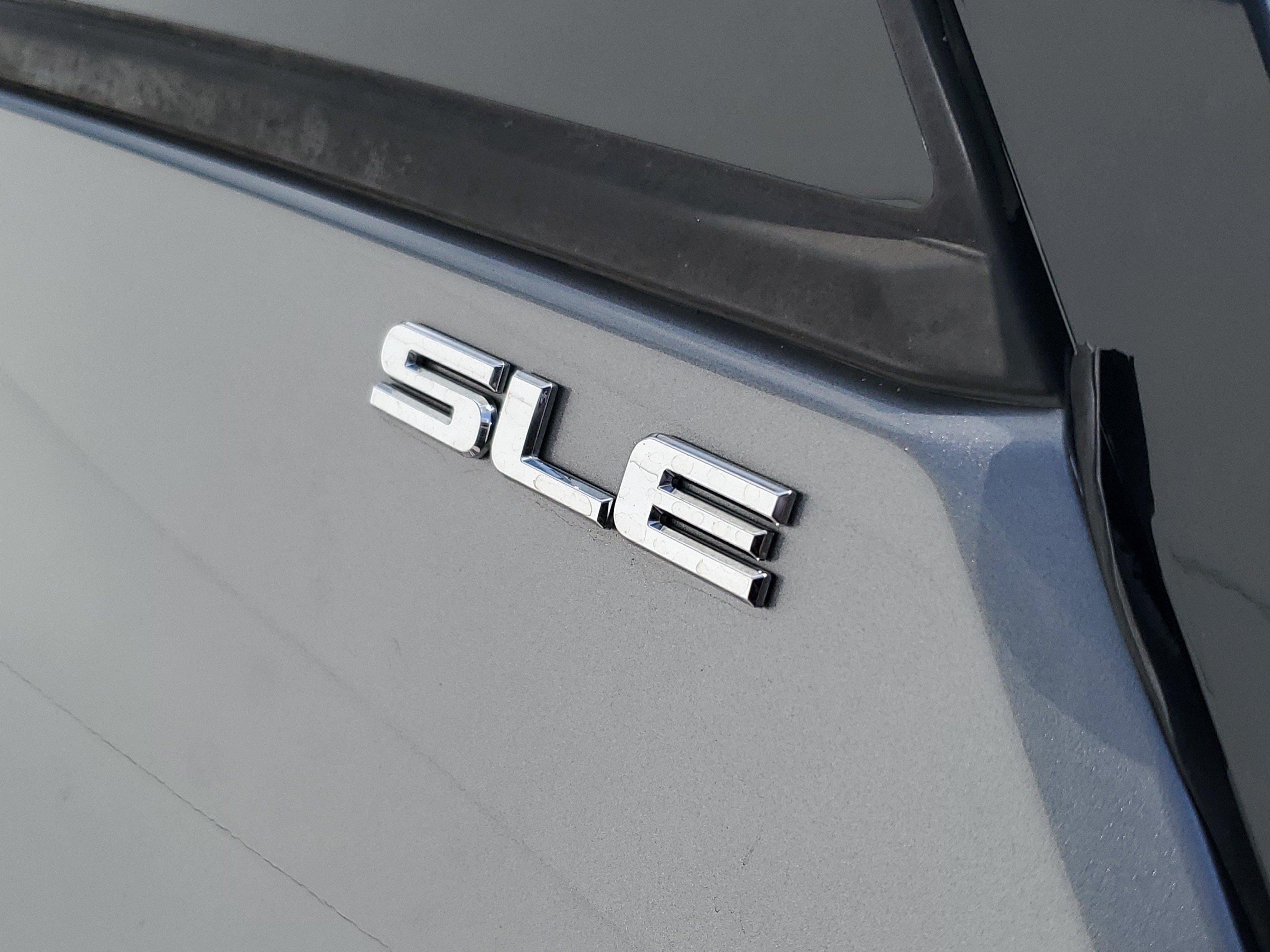 Used 2020 GMC Terrain SLE w/ Driver Convenience Package FWD image 8