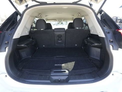 Used 2018 Nissan Rogue SV w/ Premium Package image 15