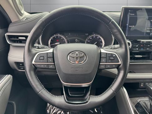 Used 2022 Toyota Highlander Platinum AWD/4WD image 13