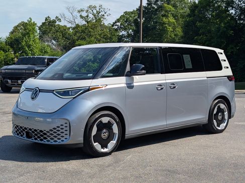 Used 2025 Volkswagen ID. Buzz Pro S Plus RWD image 5