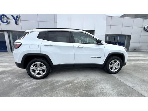 Used 2024 Jeep Compass Latitude image 8