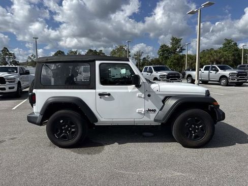 Used 2022 Jeep Wrangler Sport AWD/4WD image 2
