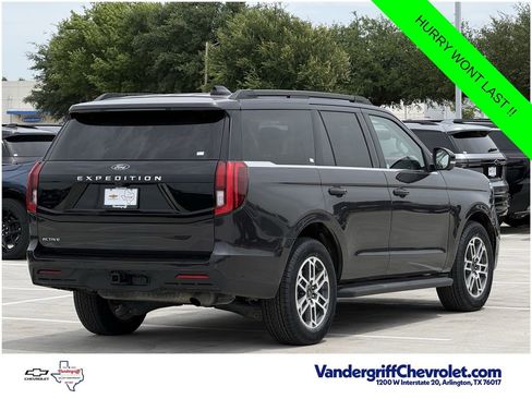Used 2025 Ford Expedition Active AWD/4WD image 4