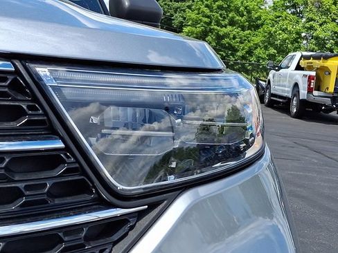 Certified 2022 Ford Explorer XLT w/ Equipment Group 202A AWD/4WD image 9