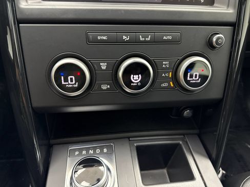 Used 2020 Land Rover Discovery SE AWD/4WD image 29