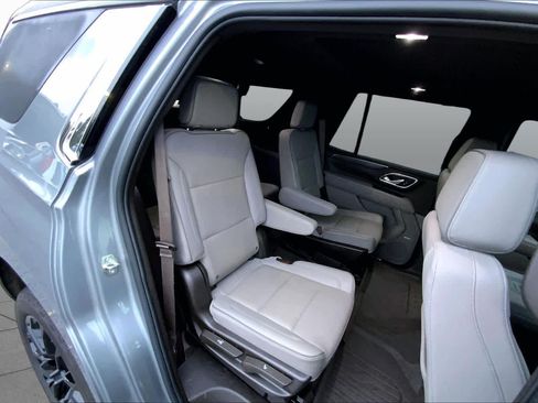 Used 2023 GMC Yukon SLT w/ SLT Premium Package AWD/4WD image 19