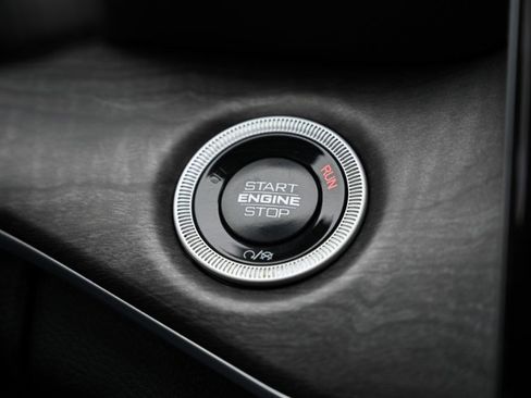 Used 2024 Jeep Grand Cherokee L Limited w/ Luxury Tech Group II image 36