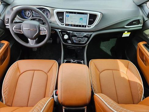 New 2026 Chrysler Pacifica Pinnacle image 14