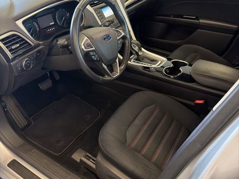 Used 2016 Ford Fusion SE w/ Equipment Group 201A image 2