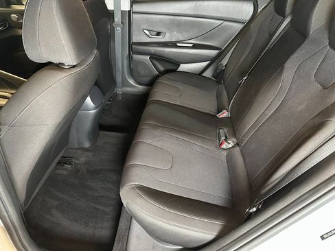 Used 2023 Hyundai Elantra SE image 19