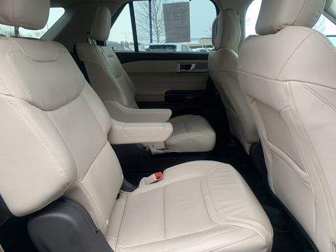 Used 2023 Ford Explorer Platinum w/ Class IV Trailer Tow Package image 15