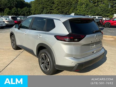 Used 2024 Nissan Rogue SV FWD image 3