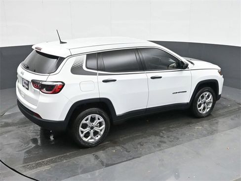 Used 2025 Jeep Compass Sport w/ Mopar Graphics Package image 29