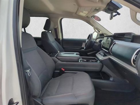 Certified 2025 Ford Expedition Active image 25