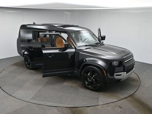 Used 2024 Land Rover Defender 130 S image 69