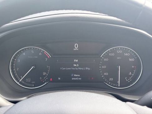 Used 2023 Cadillac XT4 Luxury w/ Cold Weather Package FWD image 8