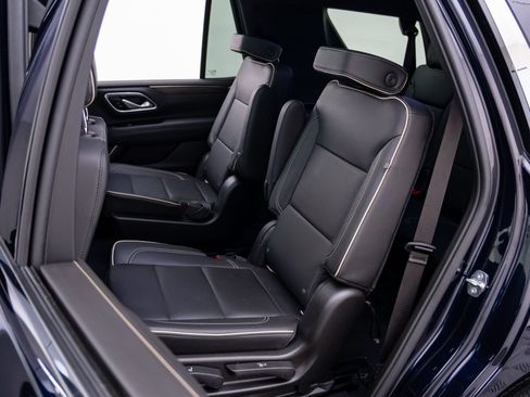 Used 2021 Chevrolet Tahoe Premier w/ Premium Package AWD/4WD image 16