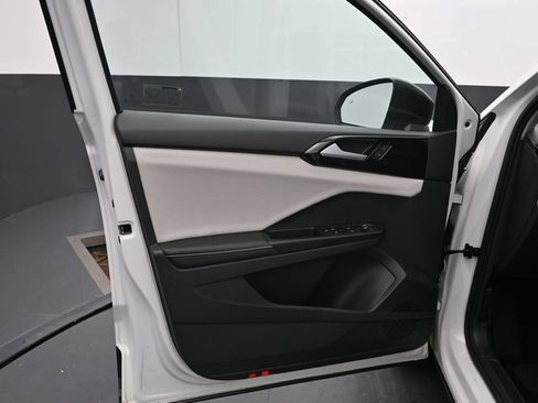 Used 2026 Volkswagen Taos S FWD image 17
